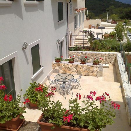 Apartments Villa Ina Brsec Ngoại thất bức ảnh